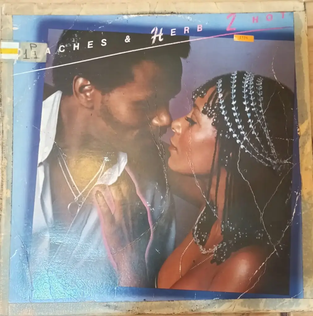 [ULP3946] Peaches & Herb – 2 Hot!