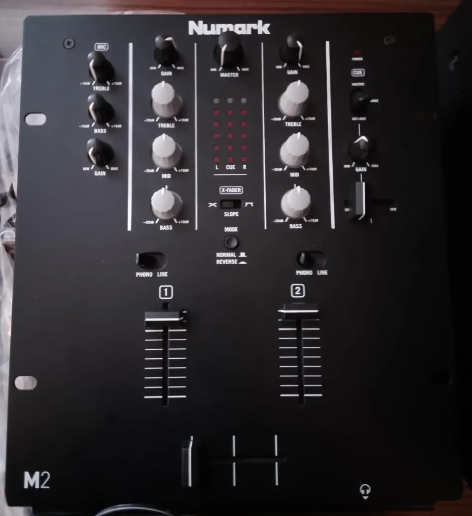 Mixer Numark M2 de dos canales para scratch
